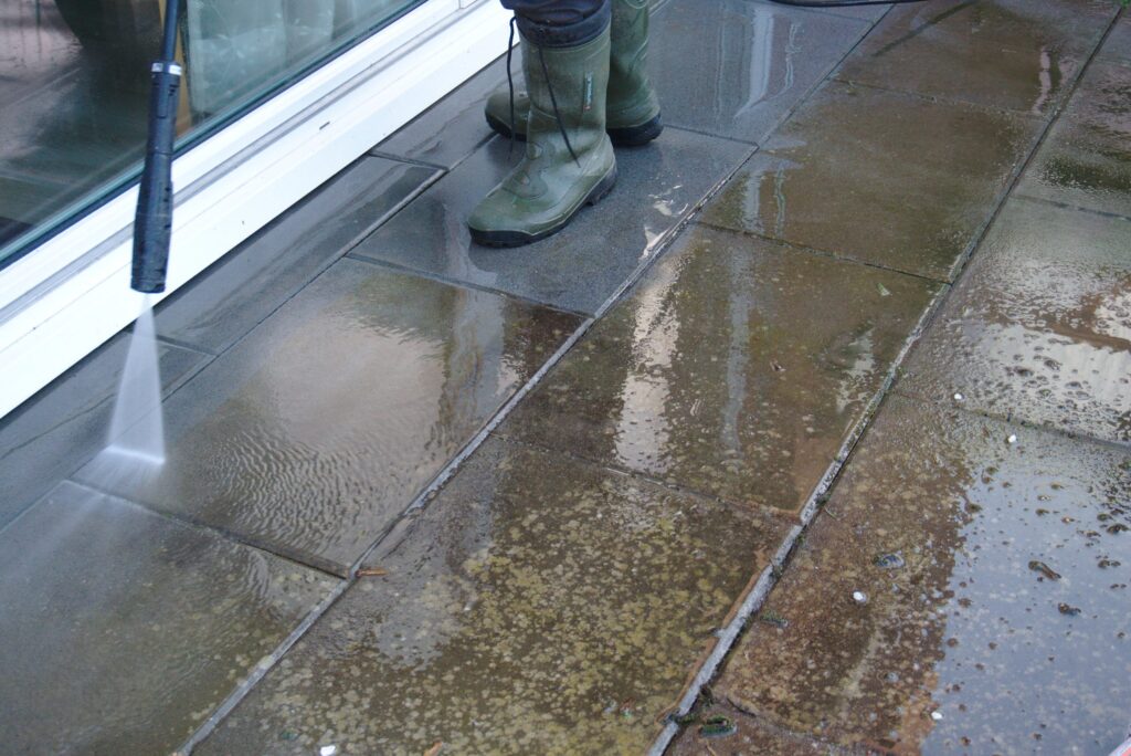 Effective ways to clean your outdoor tiles